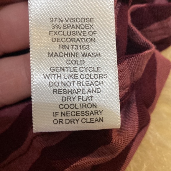 Cable & gauge striped soft tee with button sleeve acents - Picture 10 of 11